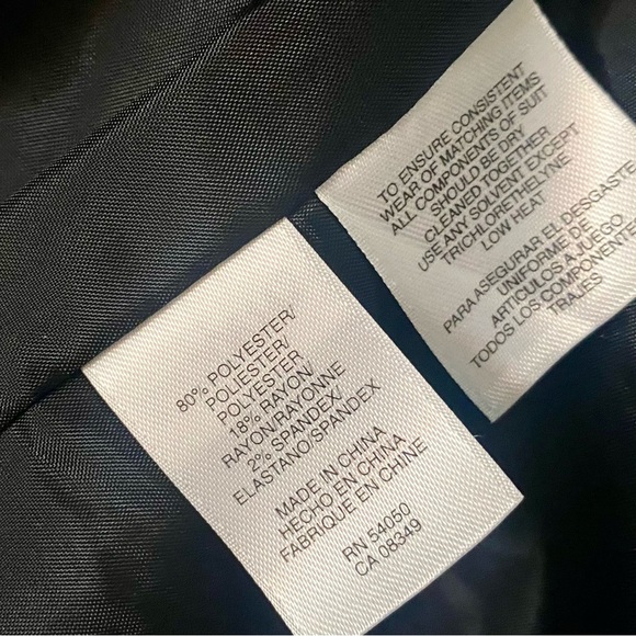 Jones New York pin stripe navy blue pant suit. Sz 6 - Picture 9 of 11